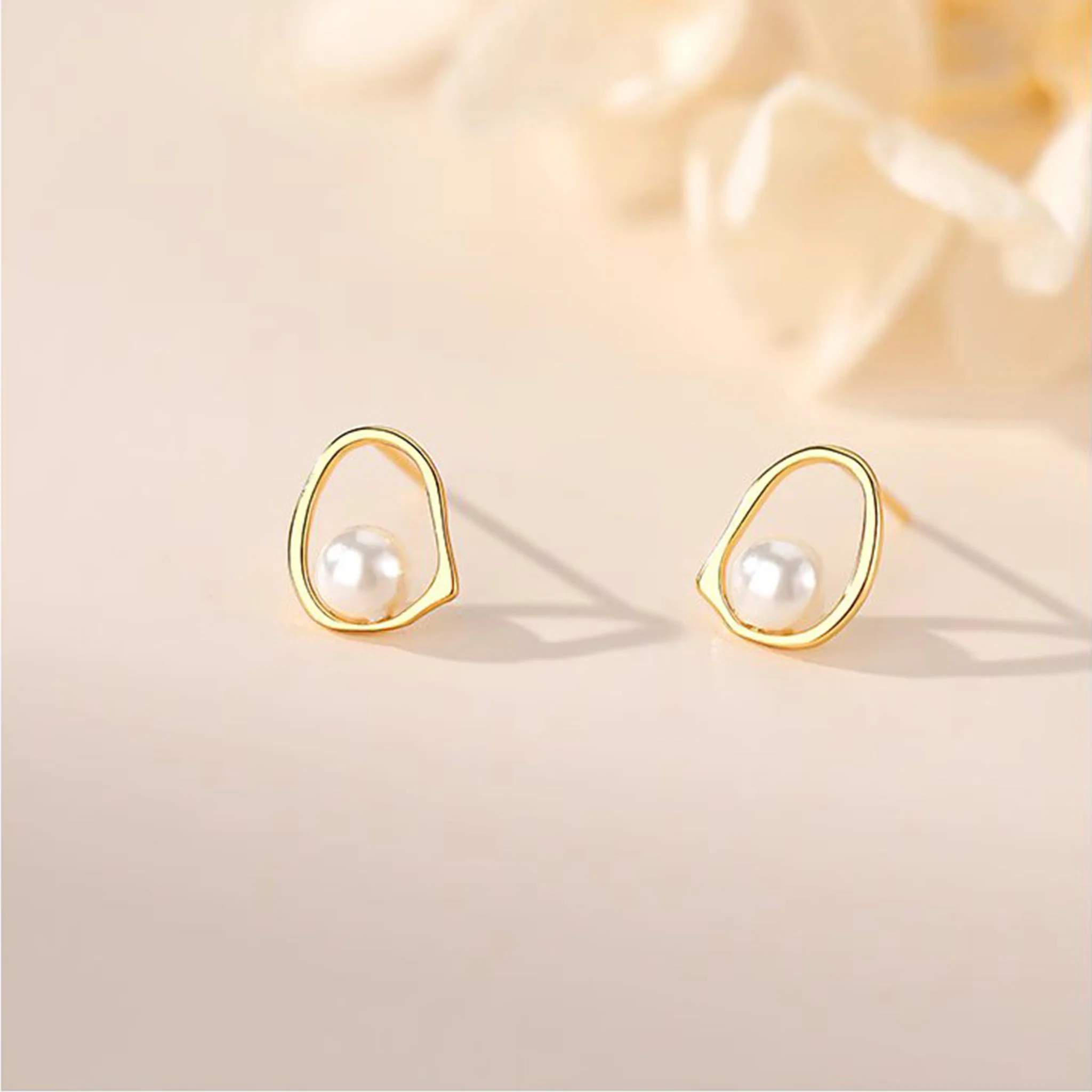 Geometric Circular Gold/Silver Pearl Earrings - Image 4