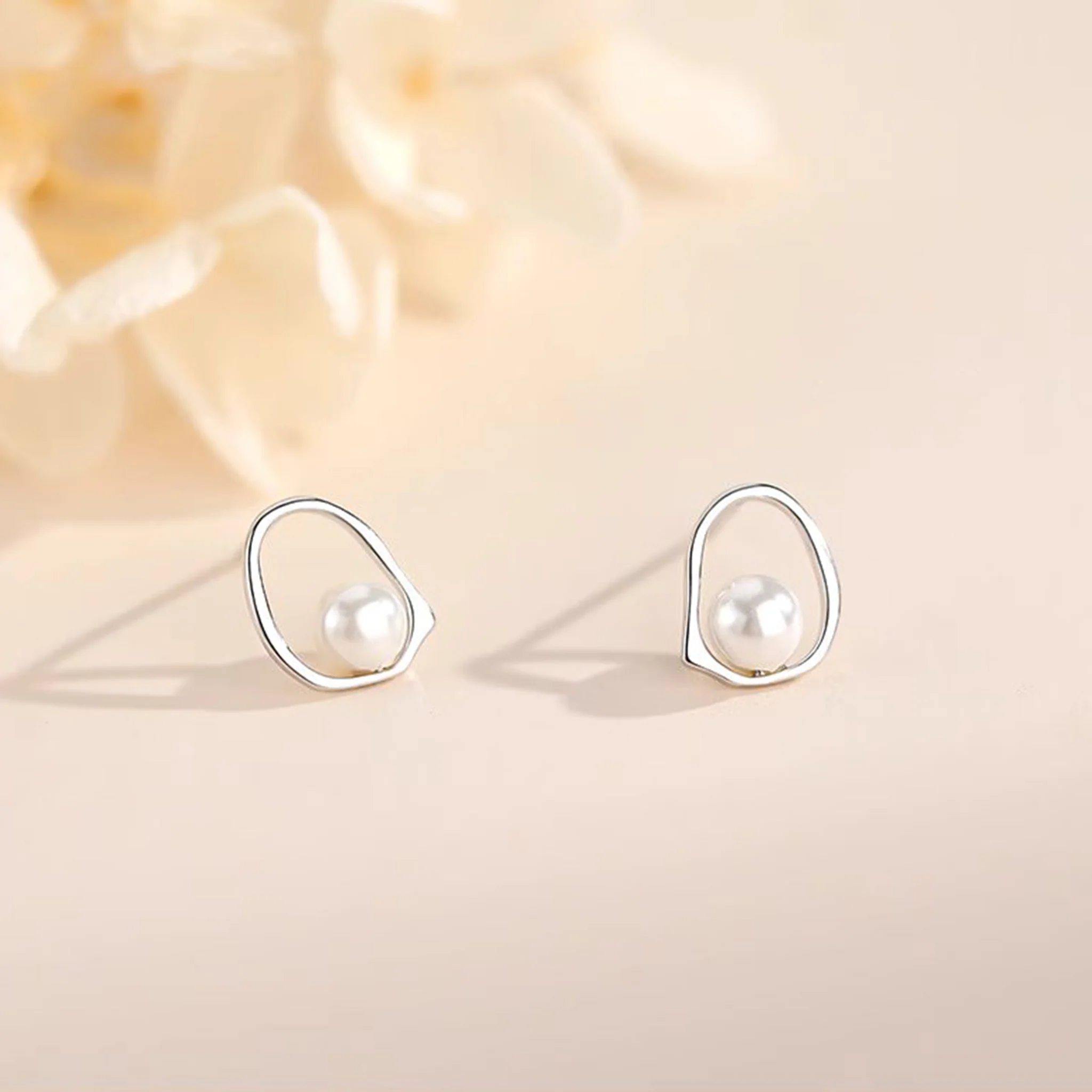 Geometric Circular Gold/Silver Pearl Earrings - Image 5