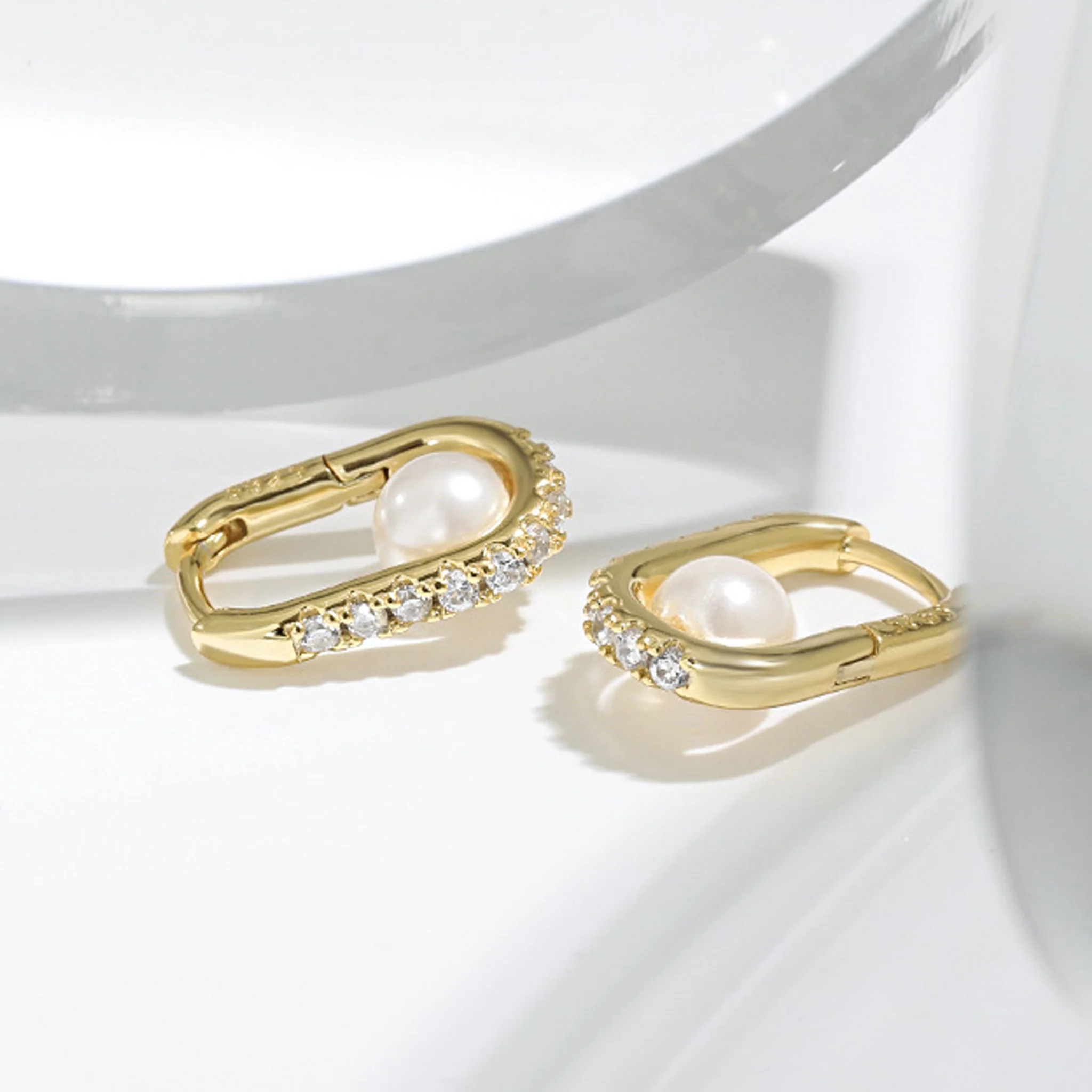 Geometric Oval Zircon Pearl Earrings - Image 3