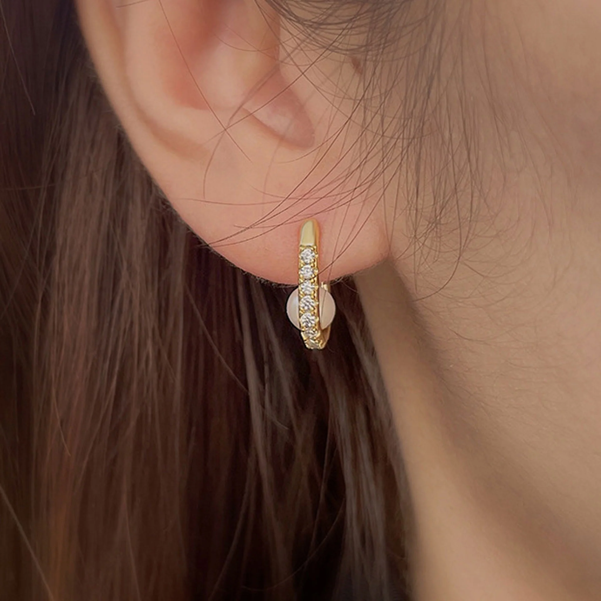 Geometric Oval Zircon Pearl Earrings - Image 4
