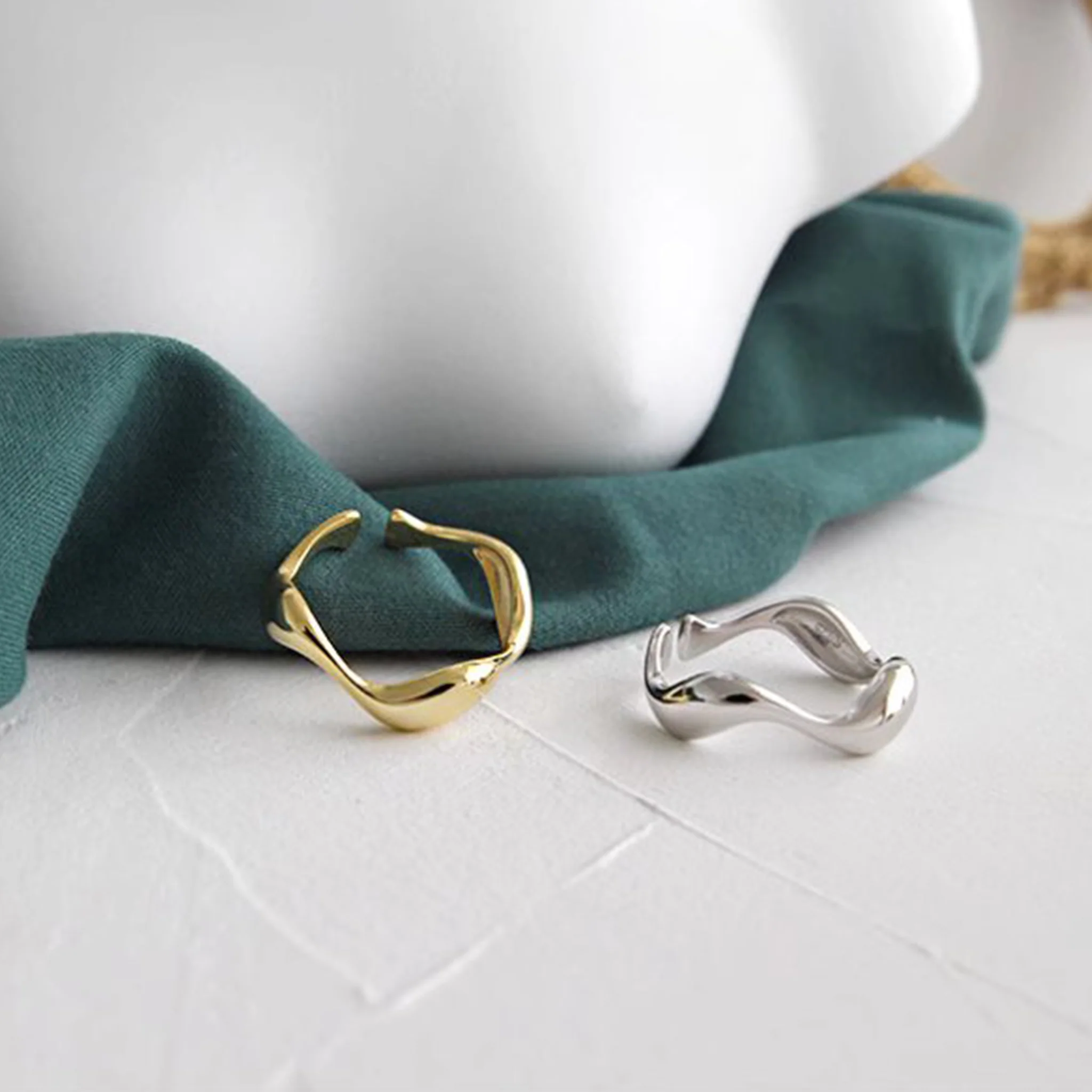 Irregular Wave Pattern Smooth Silver/Gold Ring - Image 5