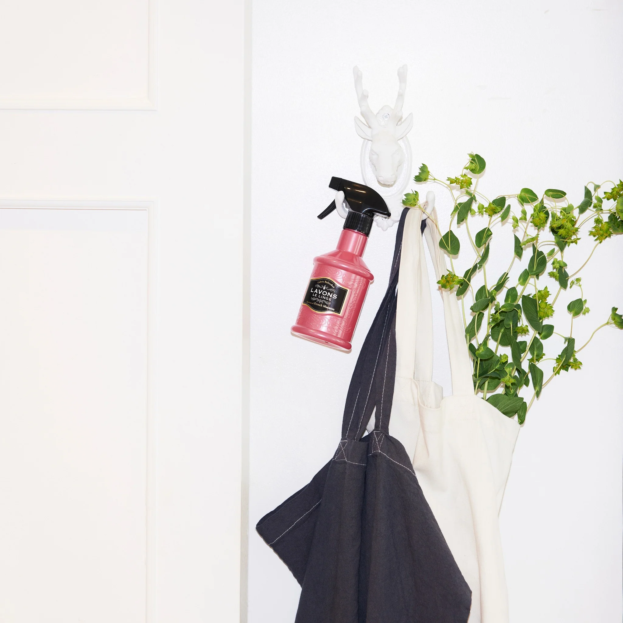 LAVONS Fabric Refresher 370ml - Image 14