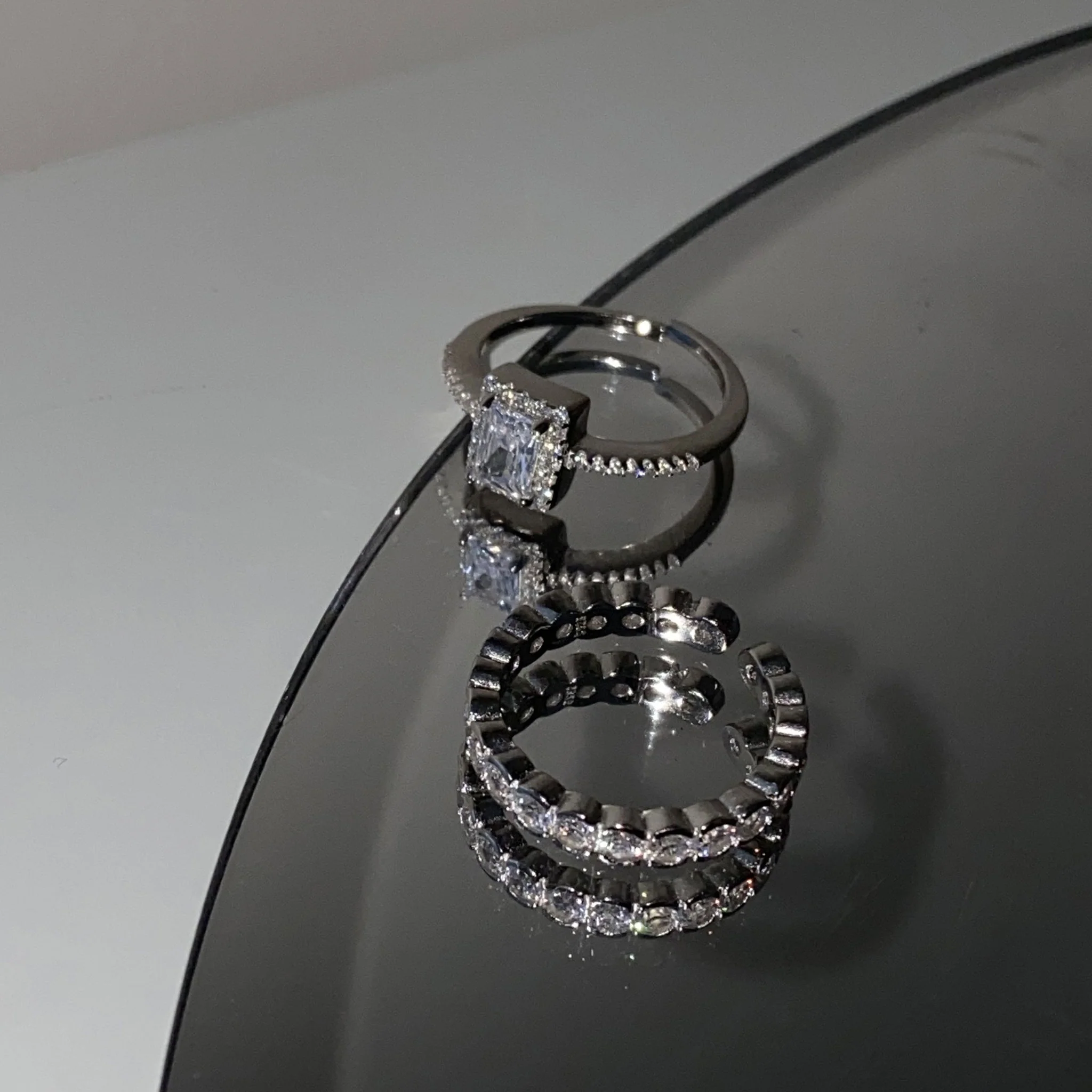 Luxurious Zirconia Ring - Image 3
