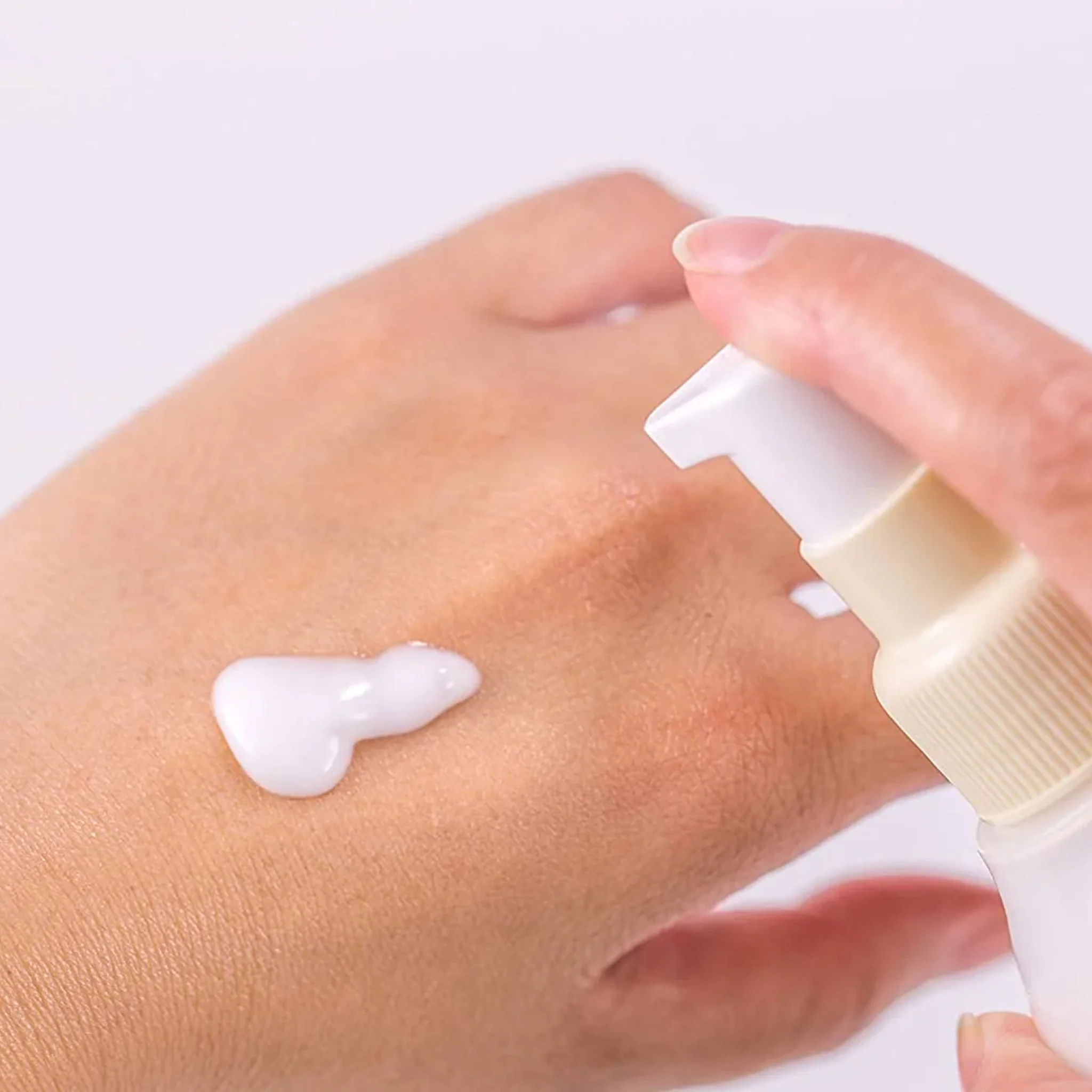 Mama & Kids B-Up White Bust Care Milky Lotion 100ml - Image 3