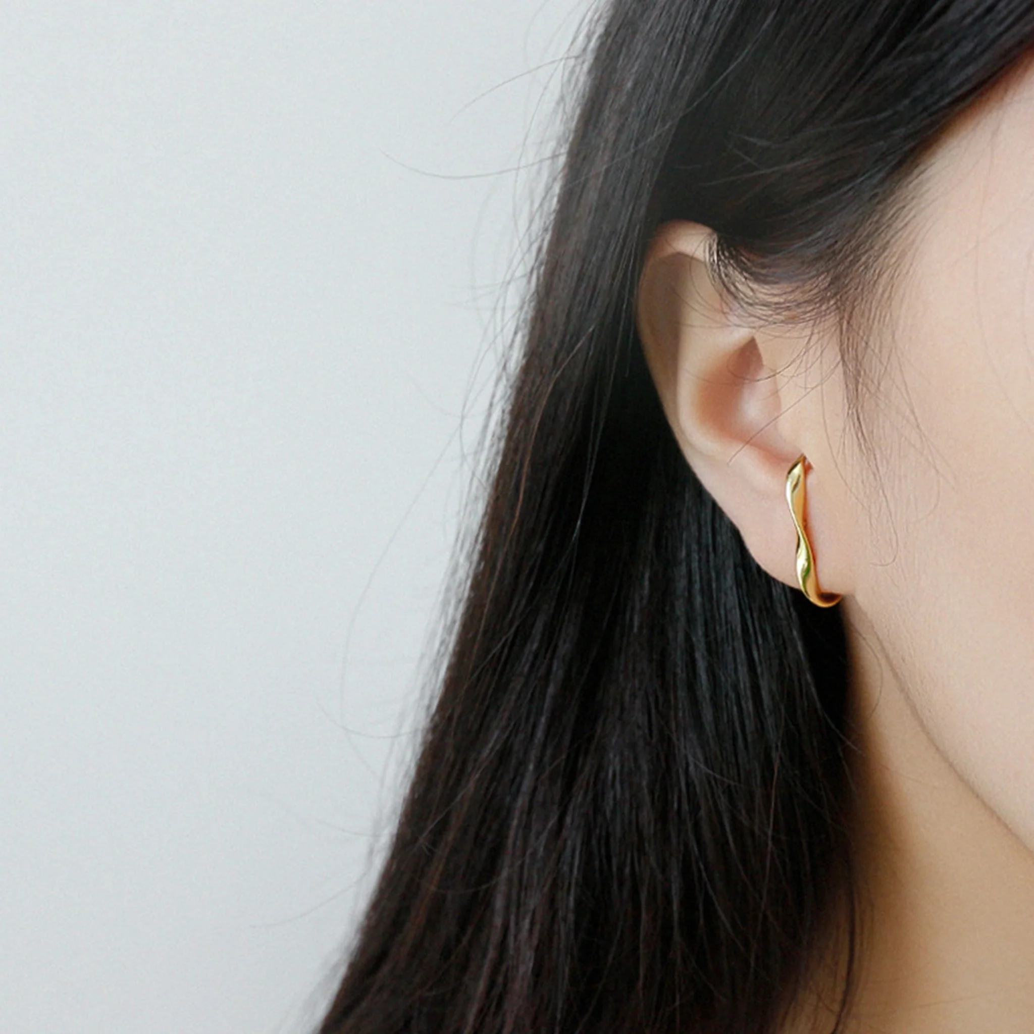 Minimalist C-Shaped Earrings - Image 3