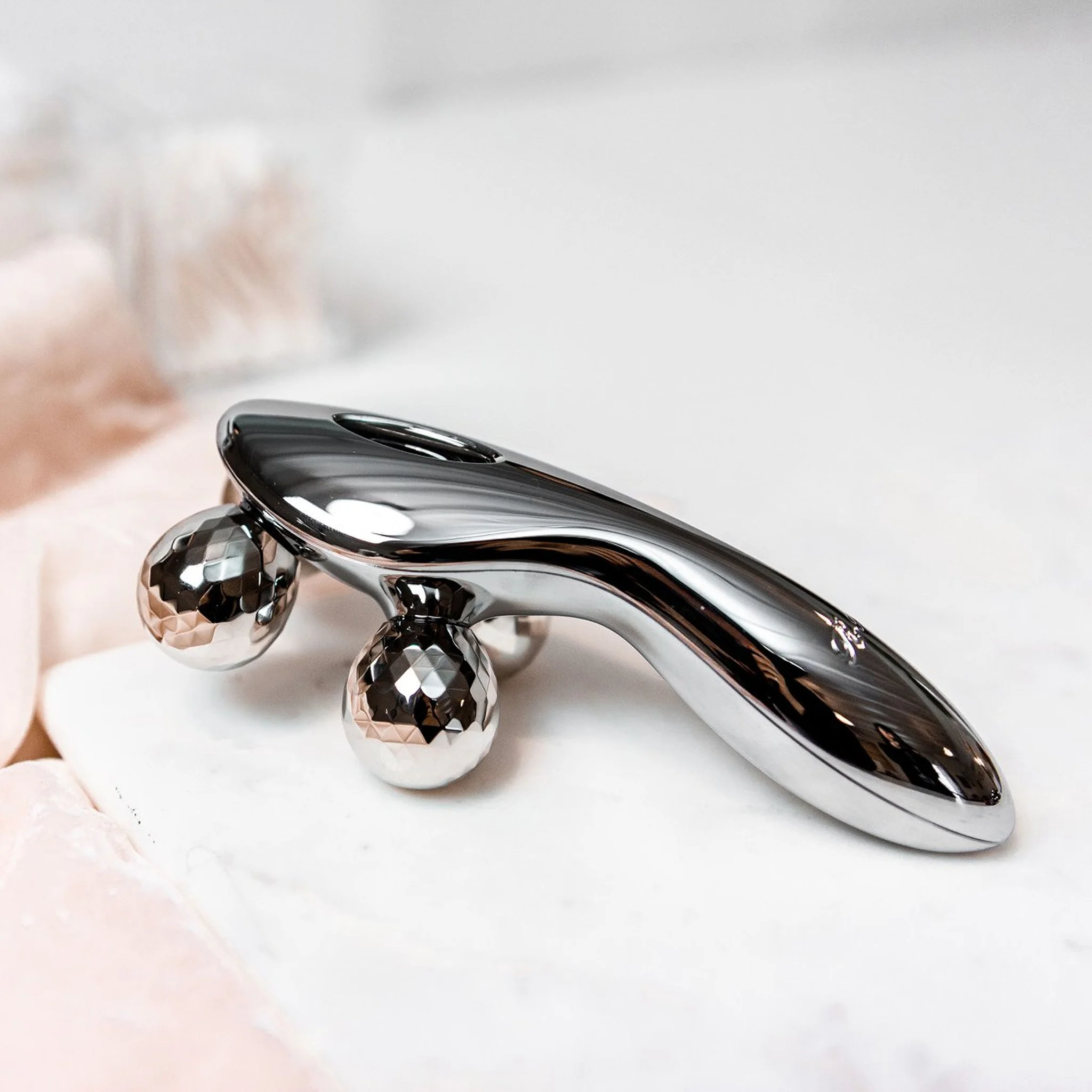 ReFa 4 Platinum Electronic Roller - Image 6