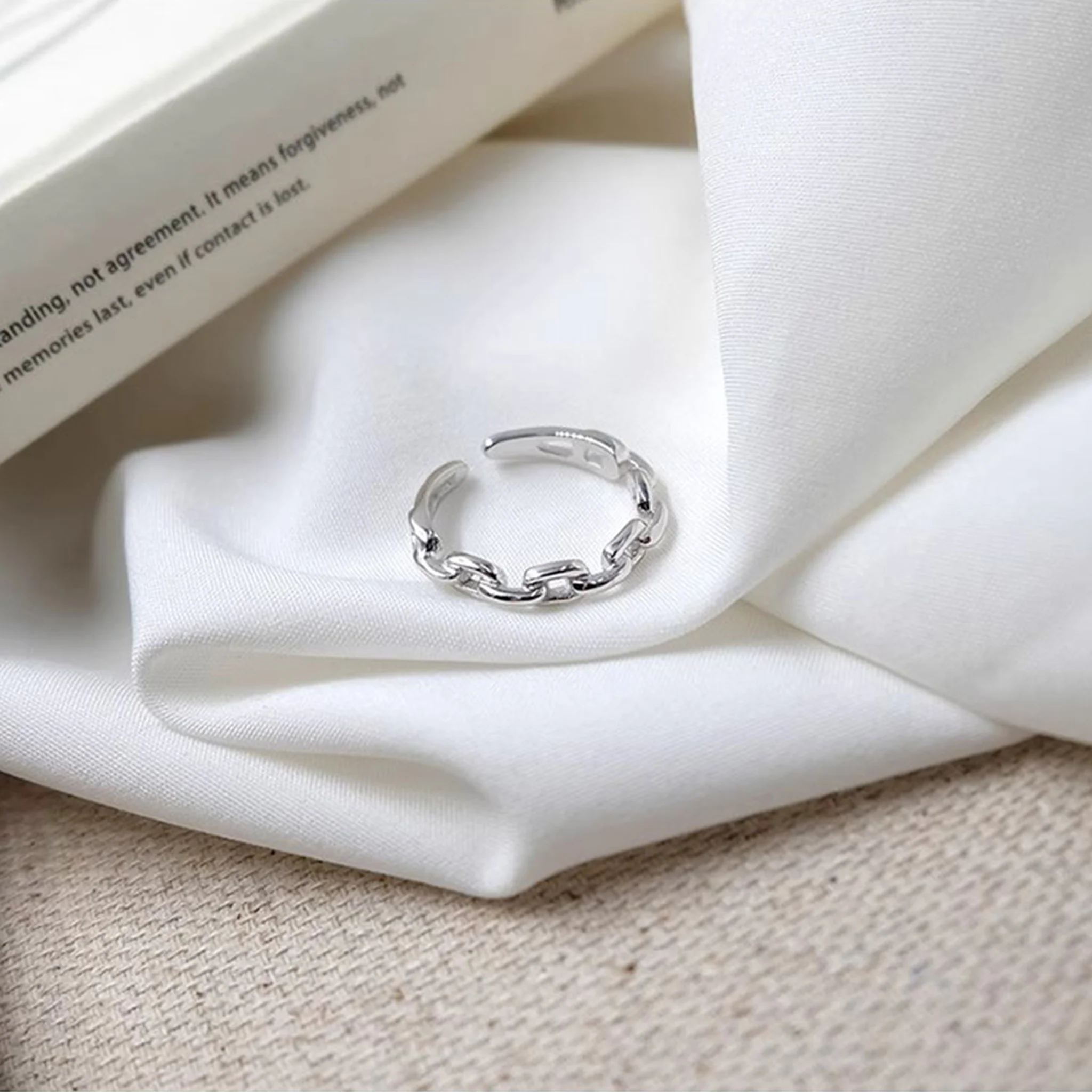 Silver Chain Link Smooth Surface Ring - Image 5