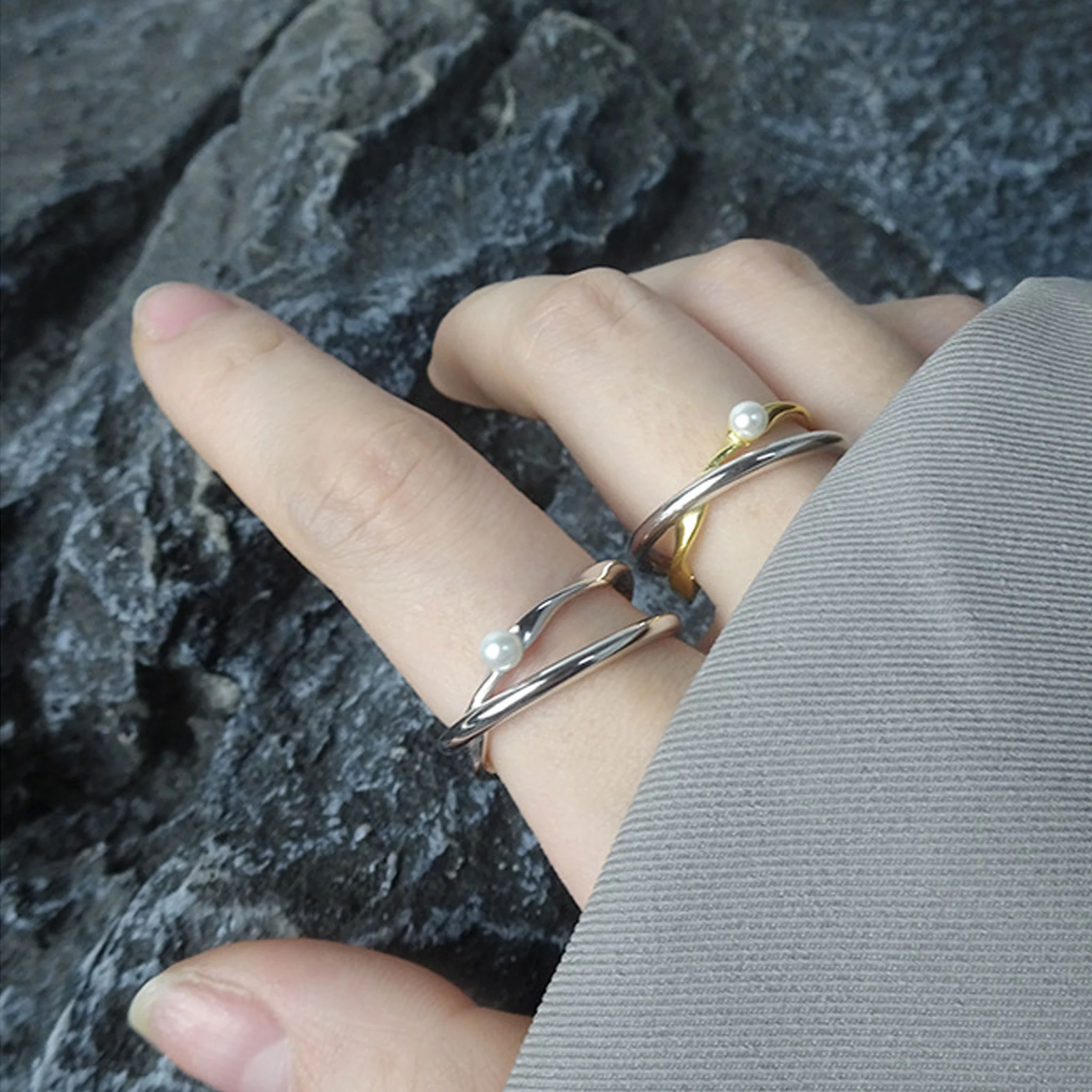 Two-Tone Pearl Ring - Image 3