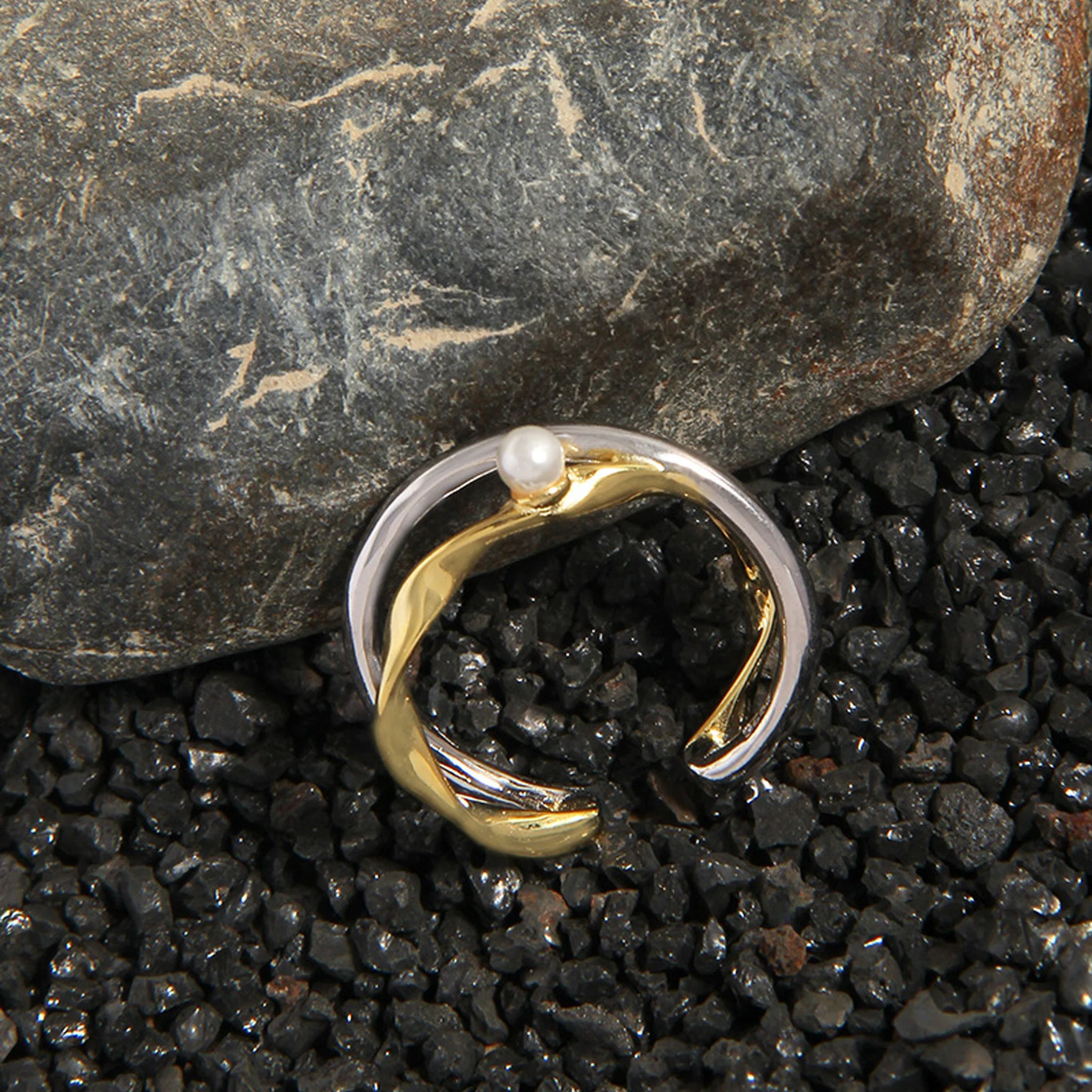 Two-Tone Pearl Ring - Image 4