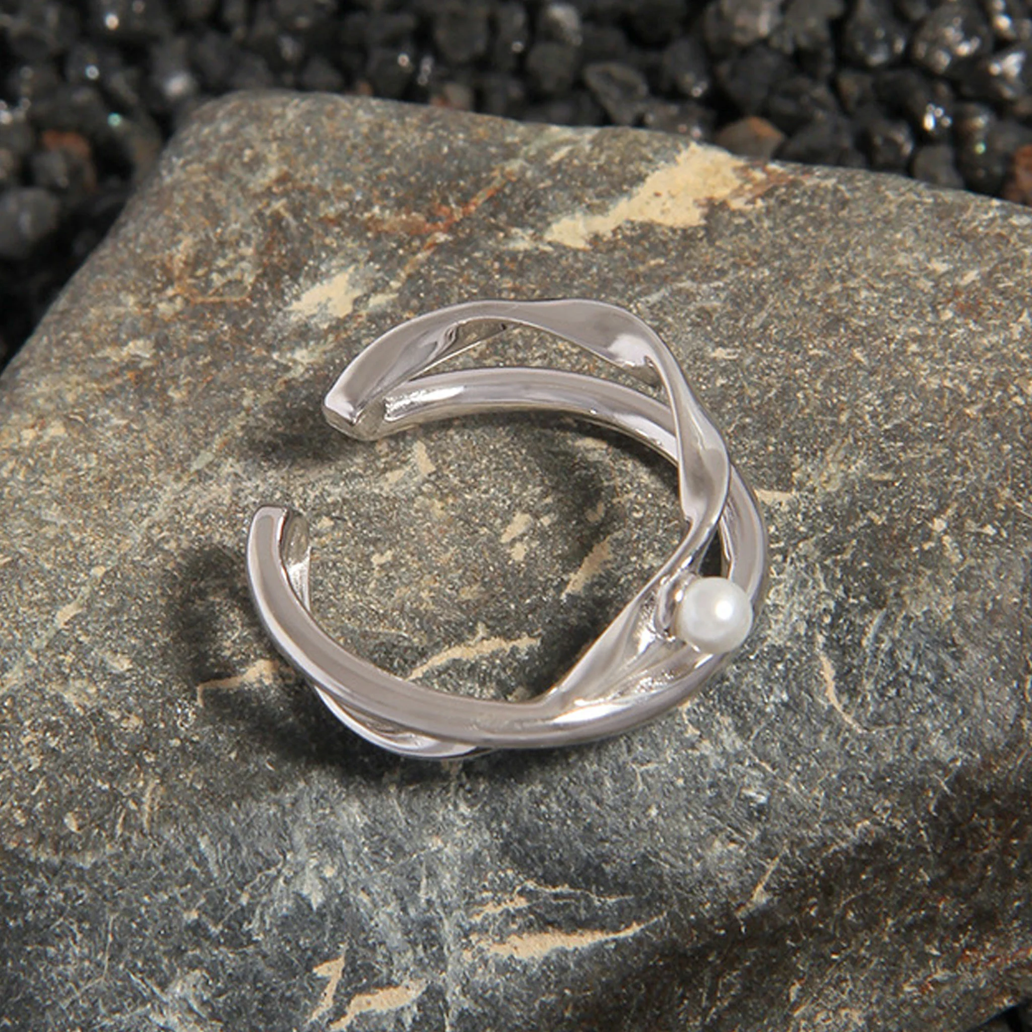 Two-Tone Pearl Ring - Image 6
