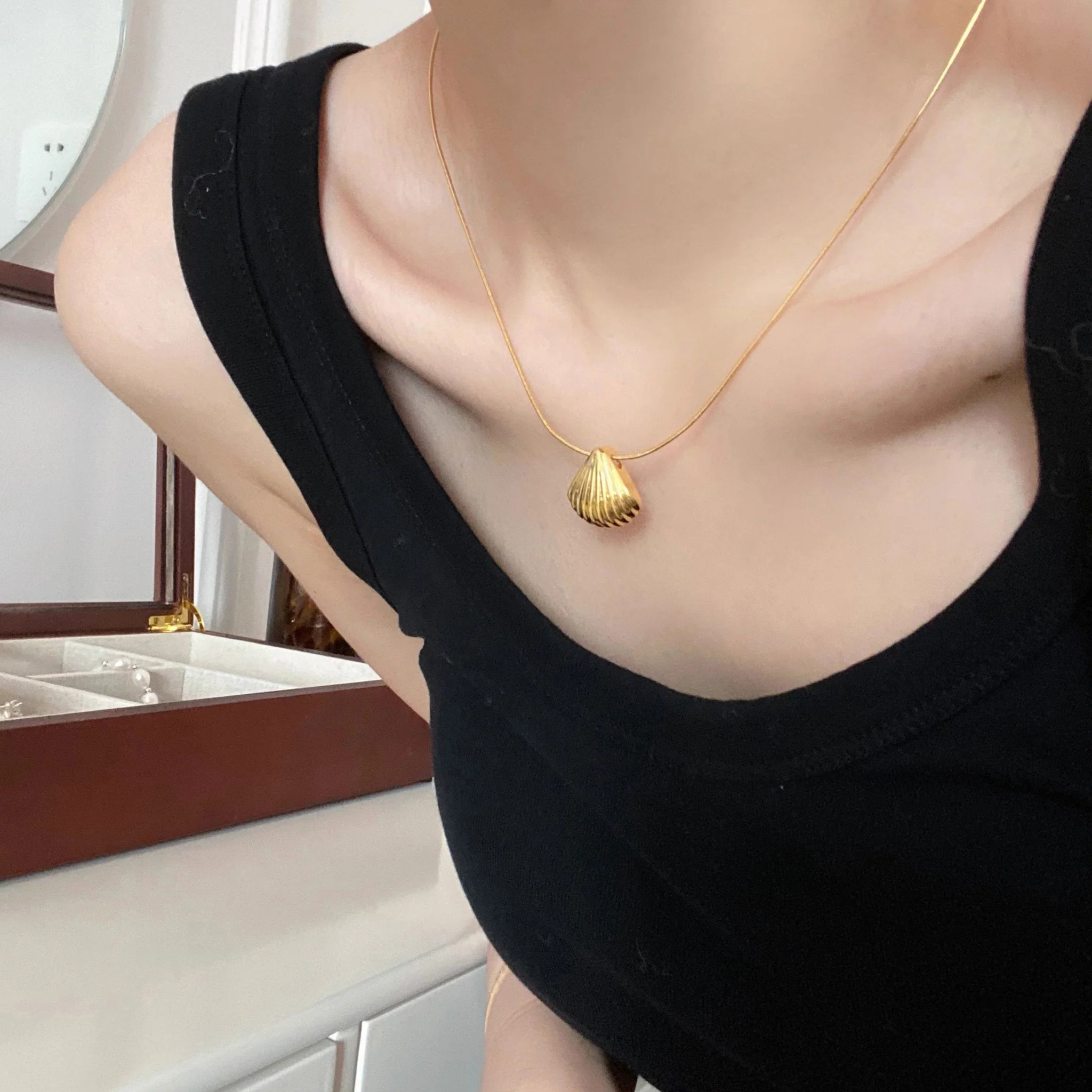 Versatile Seashell Necklace - Image 5
